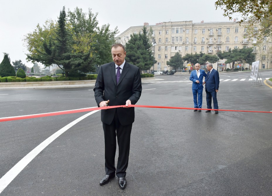 Президент Ильхам Алиев принял участие в открытии ряда новых дорог и парков в Баку