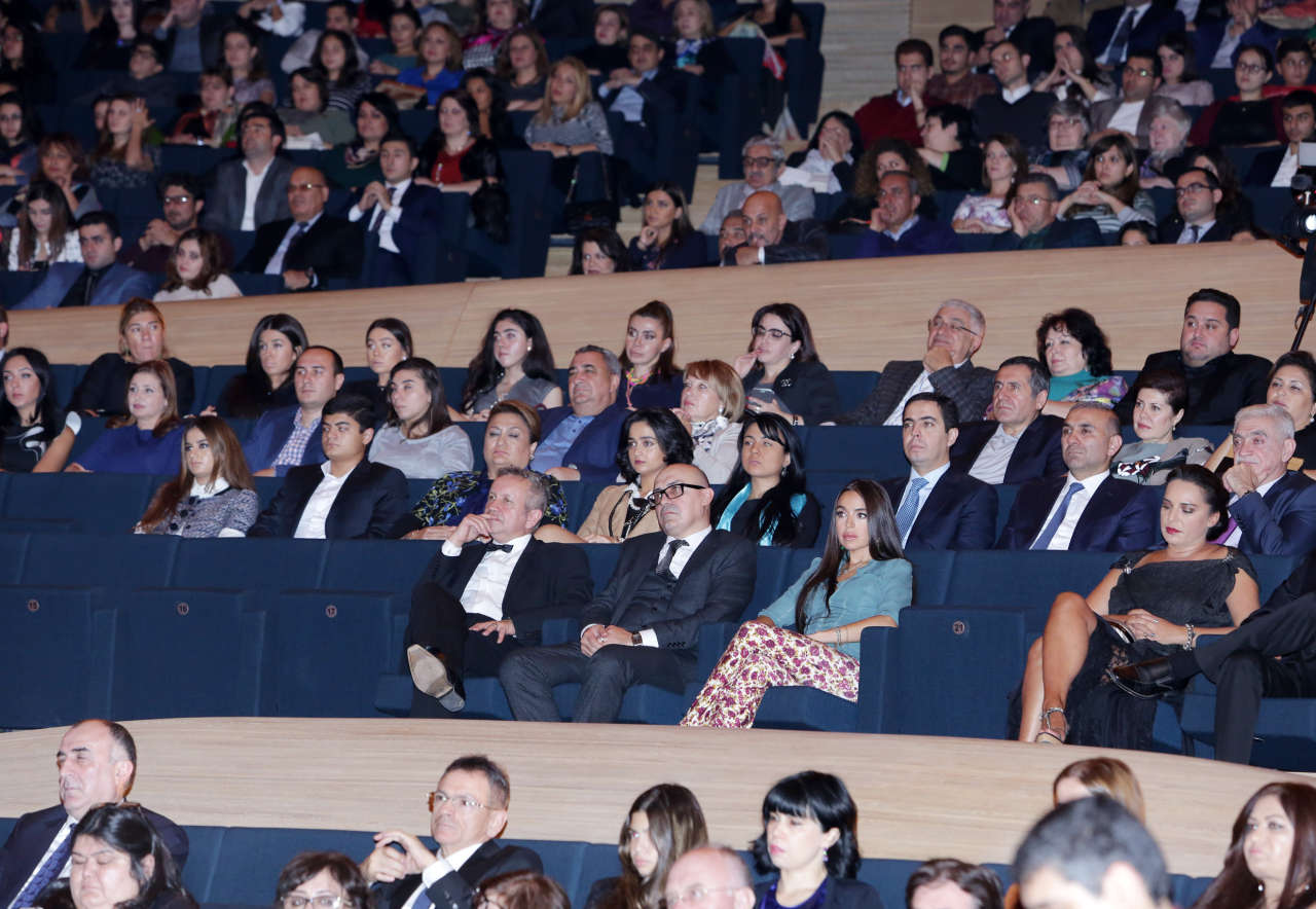 Вице-президент Фонда Гейдара Алиева Лейла Алиева приняла участие в презентации кинопроекта "Баку, я люблю тебя" (ФОТО)