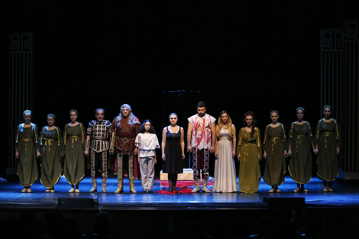 Актеры бакинской Русдрамы уезжают в Санкт-Петербург (ФОТО)