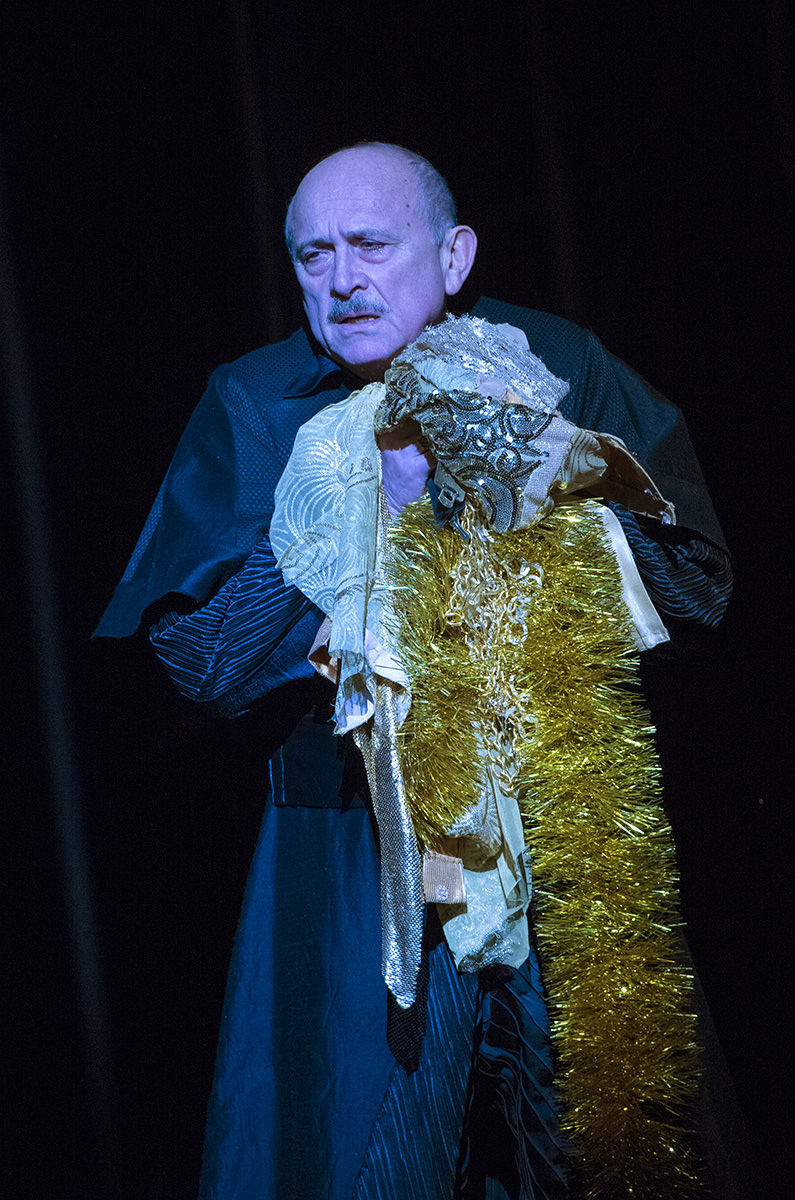 Актеры бакинской Русдрамы уезжают в Санкт-Петербург (ФОТО)