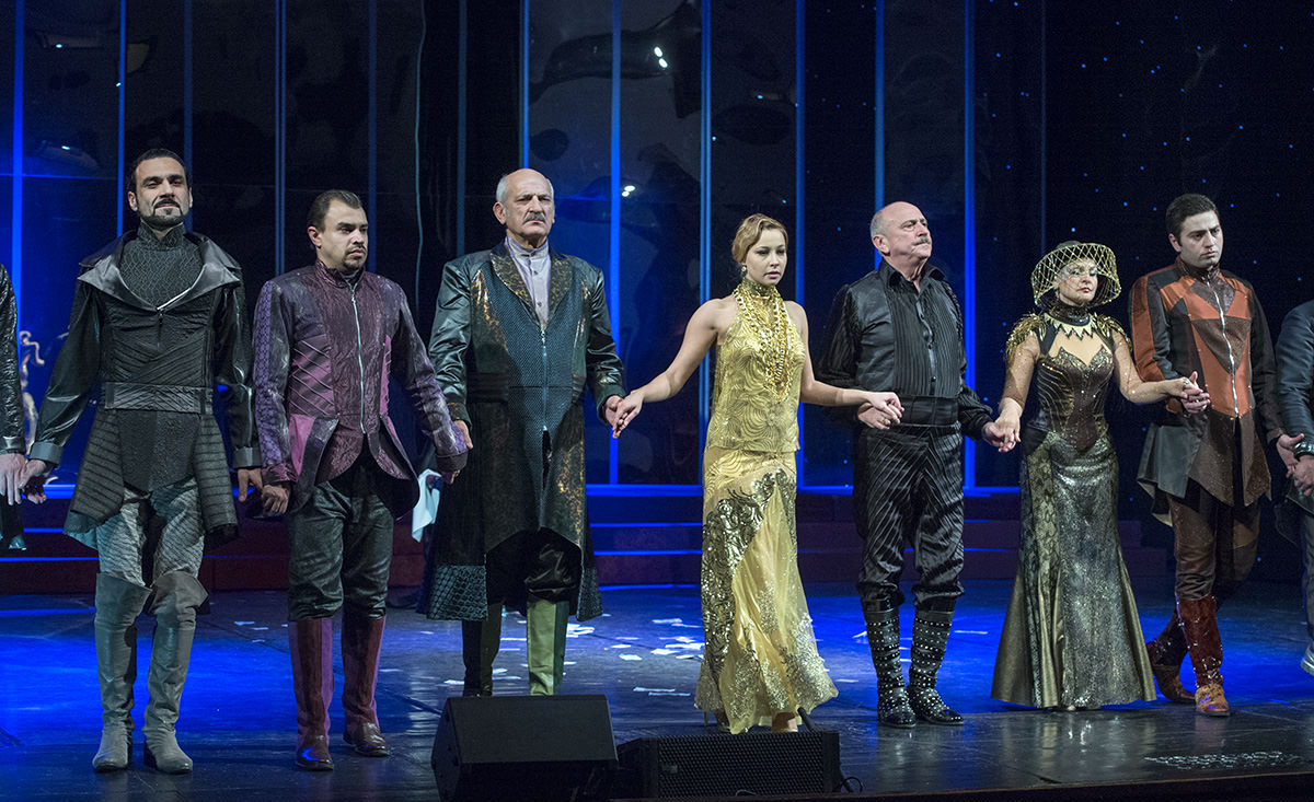 Актеры бакинской Русдрамы уезжают в Санкт-Петербург (ФОТО)