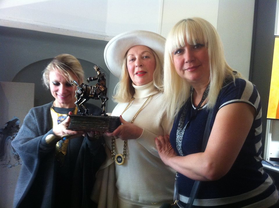 Мир грез и фантазий азербайджанской художницы высоко оценен во Франции (ФОТО)