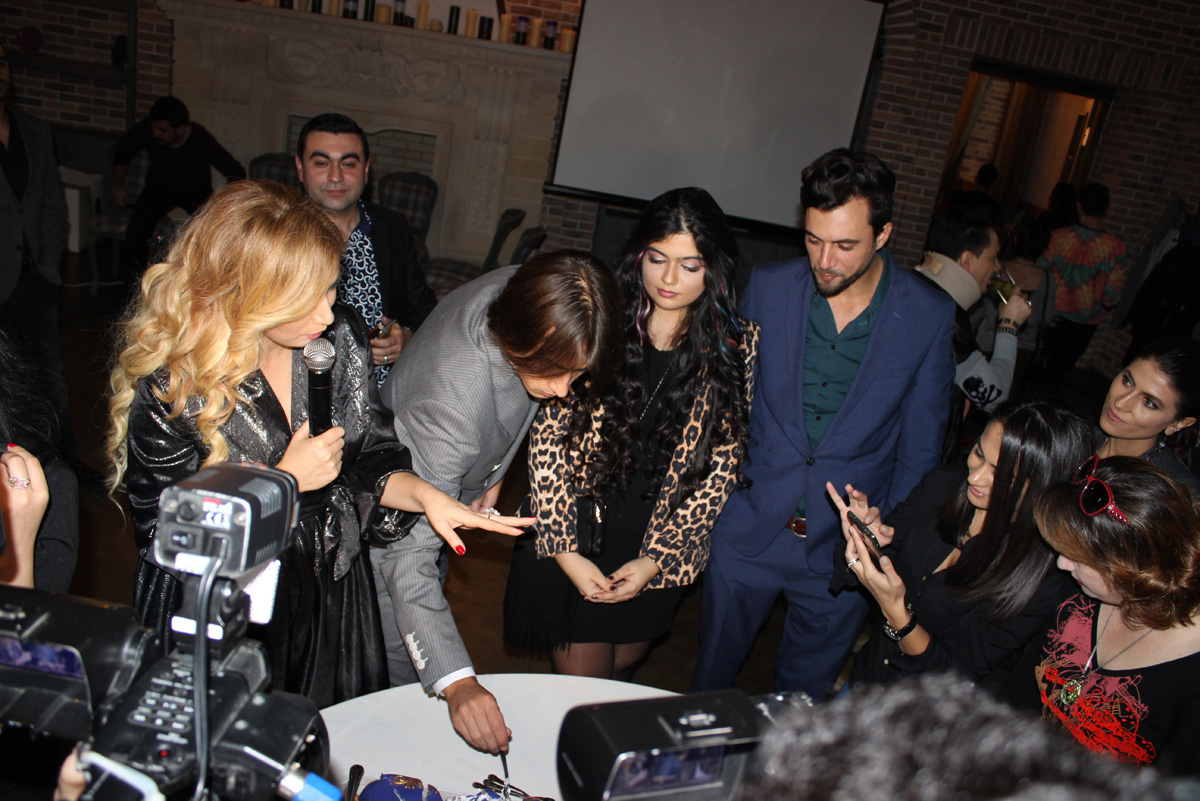 В Баку презентована сказка о любви певицы и манекенщика (ВИДЕО,ФОТО)