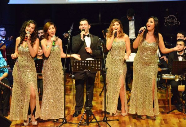 Эмоциональное выступление на сцене Международного центра мугама (ФОТО)