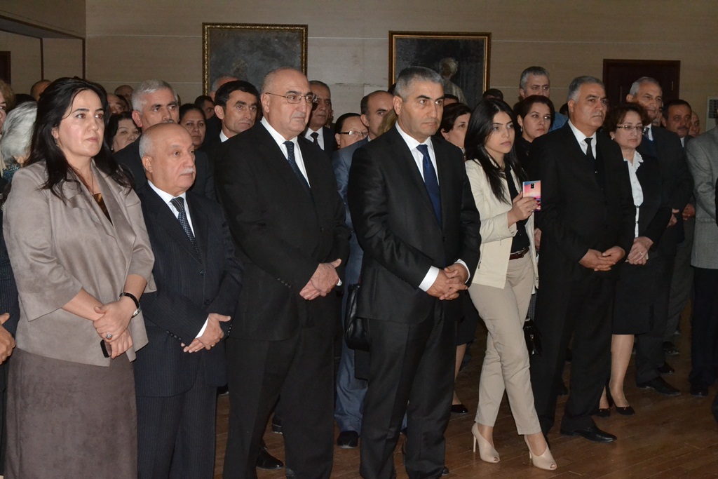 Выставка портретов великих азербайджанских поэтов и писателей (ФОТО)