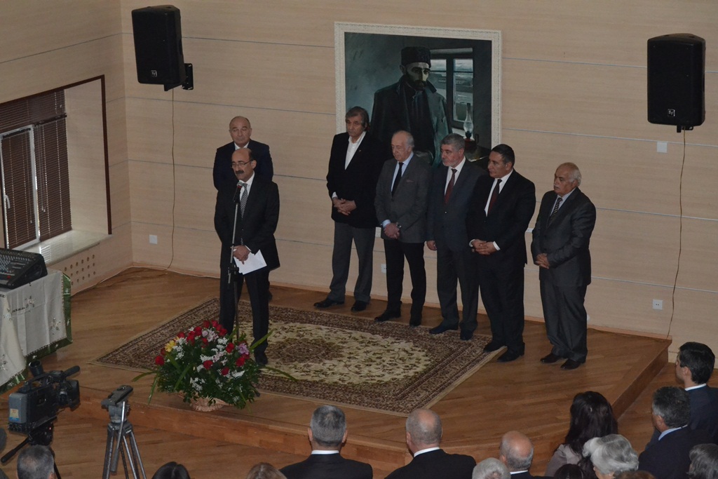 Выставка портретов великих азербайджанских поэтов и писателей (ФОТО)