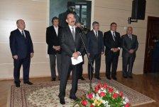 Выставка портретов великих азербайджанских поэтов и писателей (ФОТО)