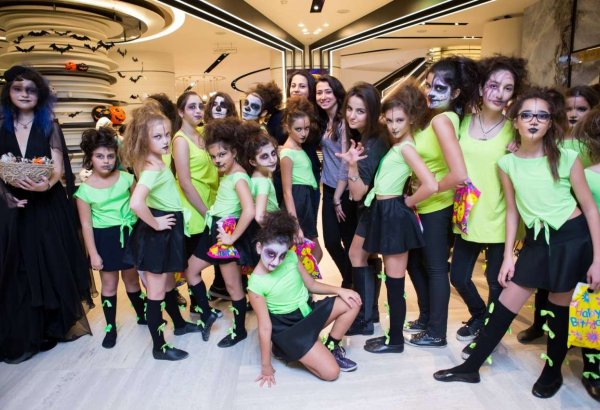 Halloween по - азербайджански, или Как "нечисть" шокировала бакинцев флешмобом (ФОТО)