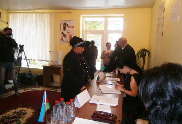 Заключенные голосуют на парламенстких выборах в Азербайджане (ФОТО)