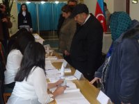 В Азербайджане высокая активность избирателей на парламентских выборах (ФОТО)