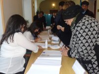 В Азербайджане высокая активность избирателей на парламентских выборах (ФОТО)