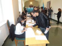 В Азербайджане высокая активность избирателей на парламентских выборах (ФОТО)