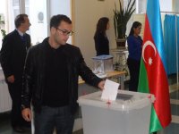 В Азербайджане высокая активность избирателей на парламентских выборах (ФОТО)