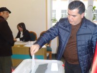 В Азербайджане высокая активность избирателей на парламентских выборах (ФОТО)