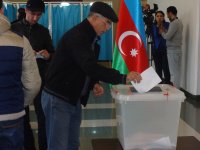 В Азербайджане высокая активность избирателей на парламентских выборах (ФОТО)