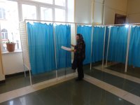 В Азербайджане высокая активность избирателей на парламентских выборах (ФОТО)