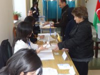 В Азербайджане высокая активность избирателей на парламентских выборах (ФОТО)