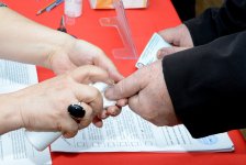 В Азербайджане высокая активность избирателей на парламентских выборах (ФОТО)