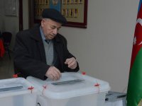 В Азербайджане высокая активность избирателей на парламентских выборах (ФОТО)
