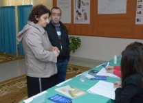 В Азербайджане высокая активность избирателей на парламентских выборах (ФОТО)