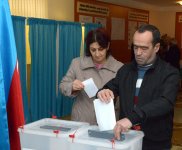 В Азербайджане высокая активность избирателей на парламентских выборах (ФОТО)