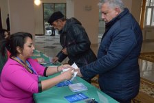 В Азербайджане высокая активность избирателей на парламентских выборах (ФОТО)