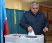В Азербайджане высокая активность избирателей на парламентских выборах (ФОТО)