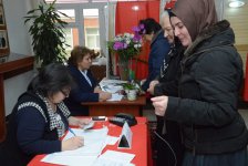 В Азербайджане высокая активность избирателей на парламентских выборах (ФОТО)