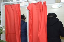 В Азербайджане высокая активность избирателей на парламентских выборах (ФОТО)