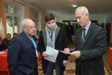 В Азербайджане высокая активность избирателей на парламентских выборах (ФОТО)