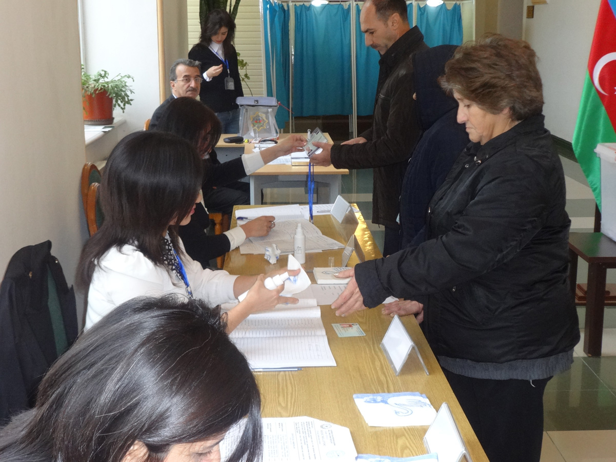 Выборы в Азербайджане достойны стать примером для других стран - российский наблюдатель