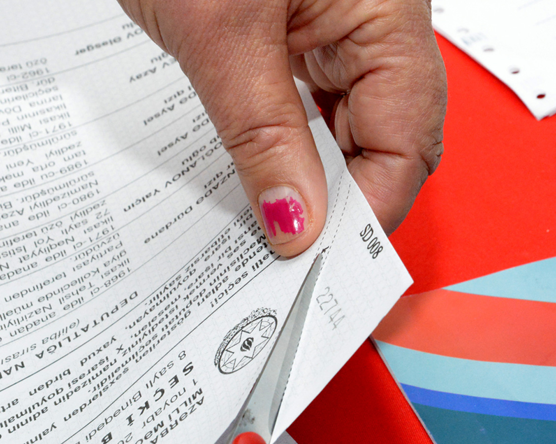 В Азербайджане высокая активность избирателей на парламентских выборах (ФОТО)