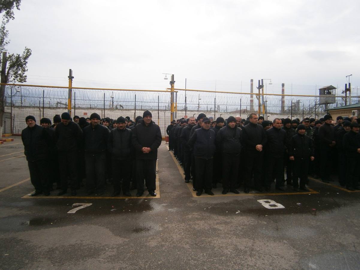 Заключенные голосуют на парламенстких выборах в Азербайджане (ФОТО)