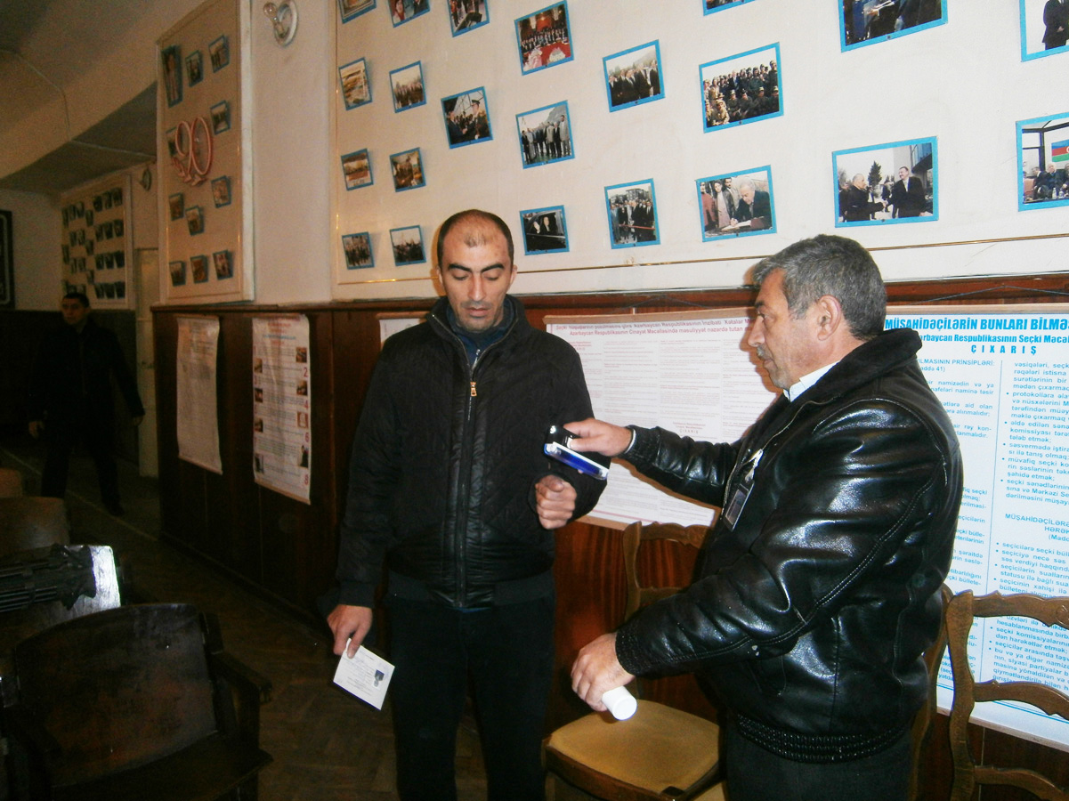 Заключенные голосуют на парламенстких выборах в Азербайджане (ФОТО)