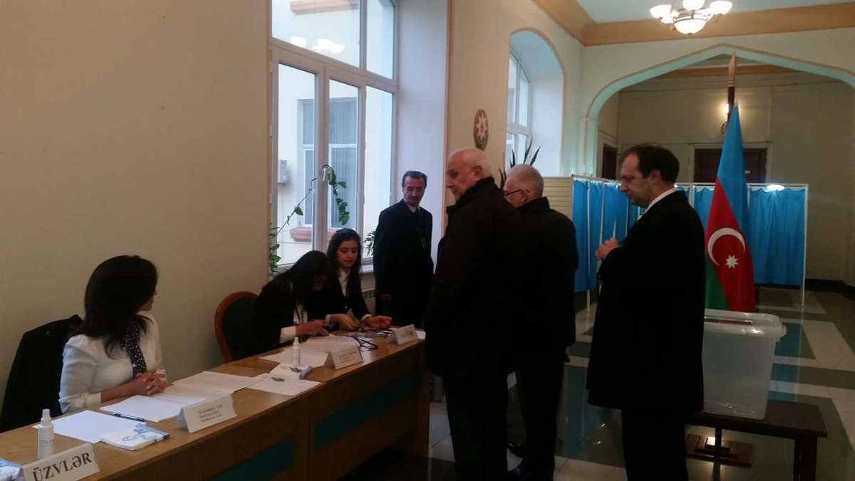 Инструкторы из-за океана посоветовали БДИПЧ не ехать на парламентские выборы в Азербайджан - Леонид Слуцкий