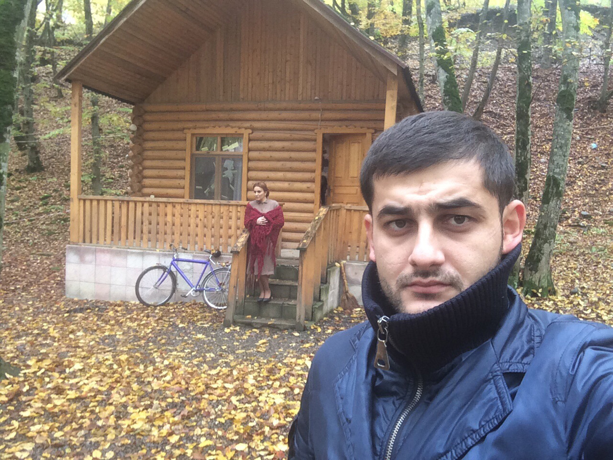 Телеведущая Вюсаля Керимова в образе домохозяйки в лесном домике (ФОТО)