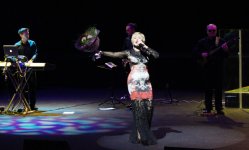 Любовь Успенская поразила бакинцев "Ağ çiçək" и почтила память жертв авиакатастрофы в Египте (ФОТО)