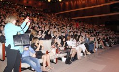 Любовь Успенская поразила бакинцев "Ağ çiçək" и почтила память жертв авиакатастрофы в Египте (ФОТО)