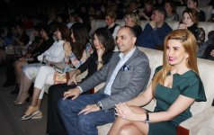 Любовь Успенская поразила бакинцев "Ağ çiçək" и почтила память жертв авиакатастрофы в Египте (ФОТО)