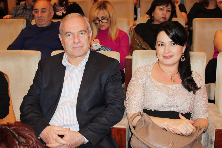 Любовь Успенская поразила бакинцев "Ağ çiçək" и почтила память жертв авиакатастрофы в Египте (ФОТО)