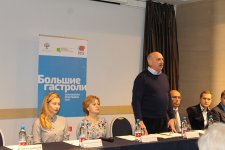 Азербайджанские актеры в Петербурге почтили память жертв трагедии в Египте (ФОТО)