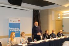 Азербайджанские актеры в Петербурге почтили память жертв трагедии в Египте (ФОТО)