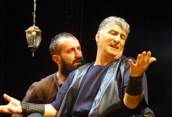 В Баку сожгли одно из семи чудес света (ФОТО)