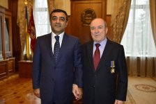 Эльмар Мамедов наградил ректора Киевского университета орденом "Почета" (ФОТО)