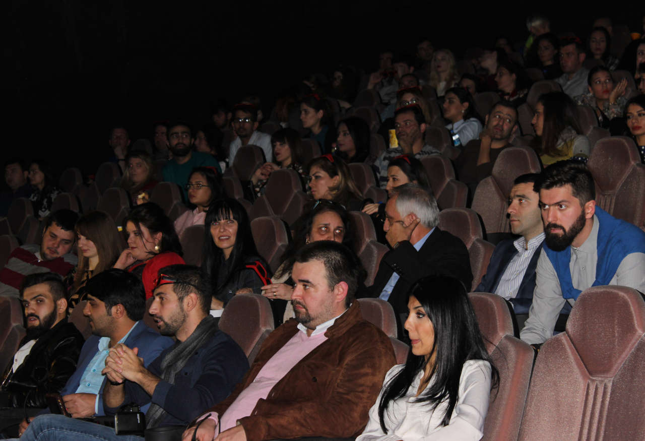 Грандиозная премьера в Баку с участием шоу-звезд: "Голодные игры: Сойка-пересмешница. Часть 2" (ФОТО, ВИДЕО)