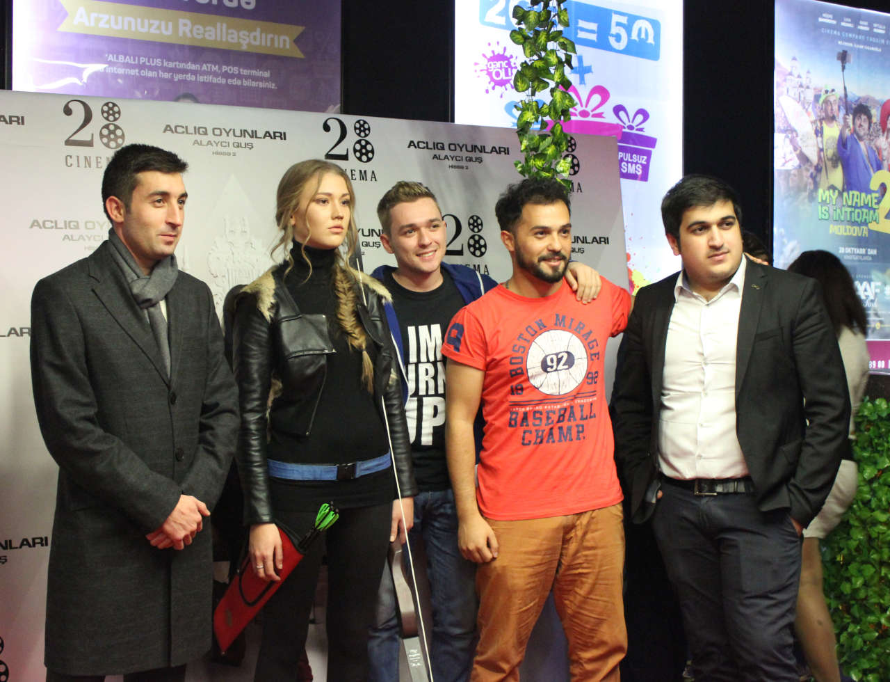 Грандиозная премьера в Баку с участием шоу-звезд: "Голодные игры: Сойка-пересмешница. Часть 2" (ФОТО, ВИДЕО)