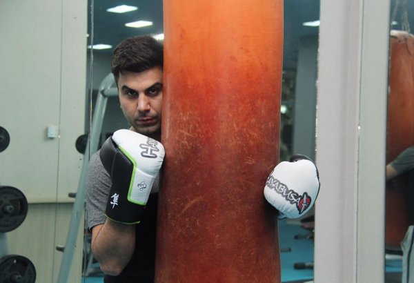 Певец Джейхун Алиев примет участие в чемпионате Азербайджана по боксу (ФОТО)