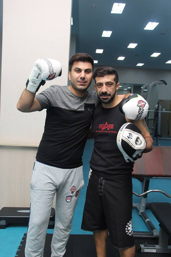 Певец Джейхун Алиев примет участие в чемпионате Азербайджана по боксу (ФОТО)