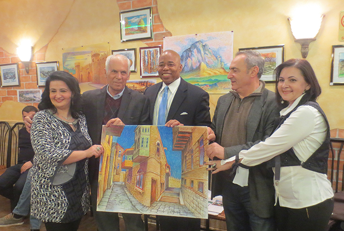 Азербайджанский художник возвел мост между Баку и Нью-Йорком (ФОТО)