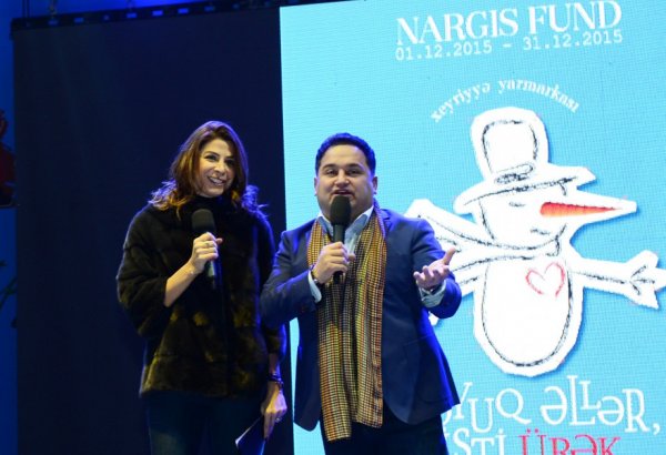 В Баку открылась новогодняя благотворительная ярмарка "Холодные руки - горячее сердце"  (ФОТО)